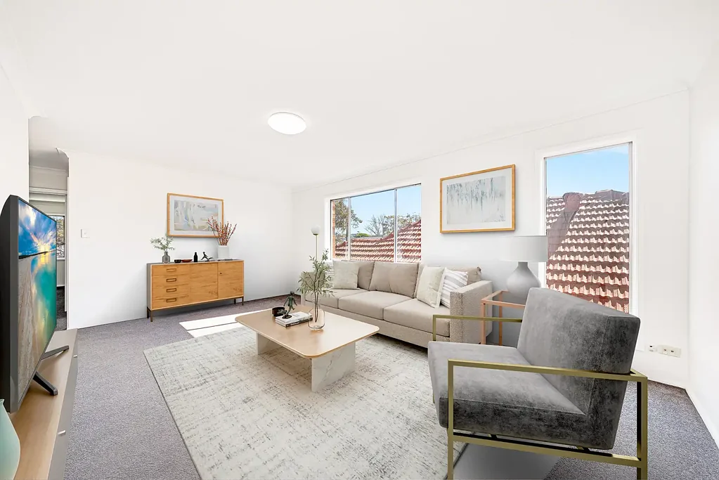 Spacious Three-Bedroom flat with Two Bathrooms, Garage & Balcony