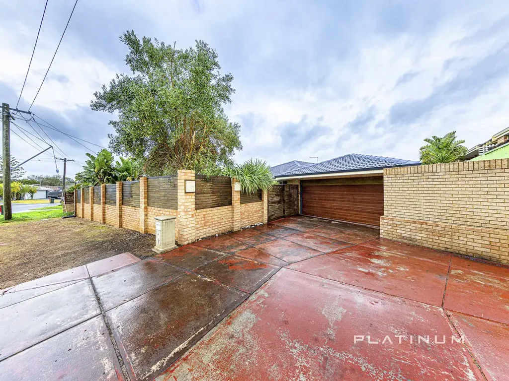 Quinns Rocks 4 Bedroom Spacious Family Living Just Minutes from the Beach