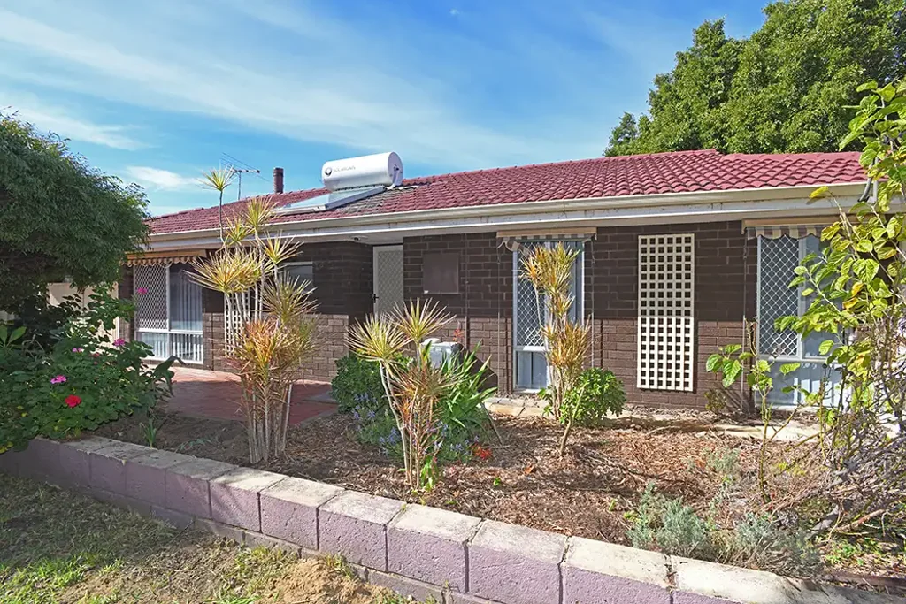 NEAT REFURBISHED HOME IN IDEAL LOCATION