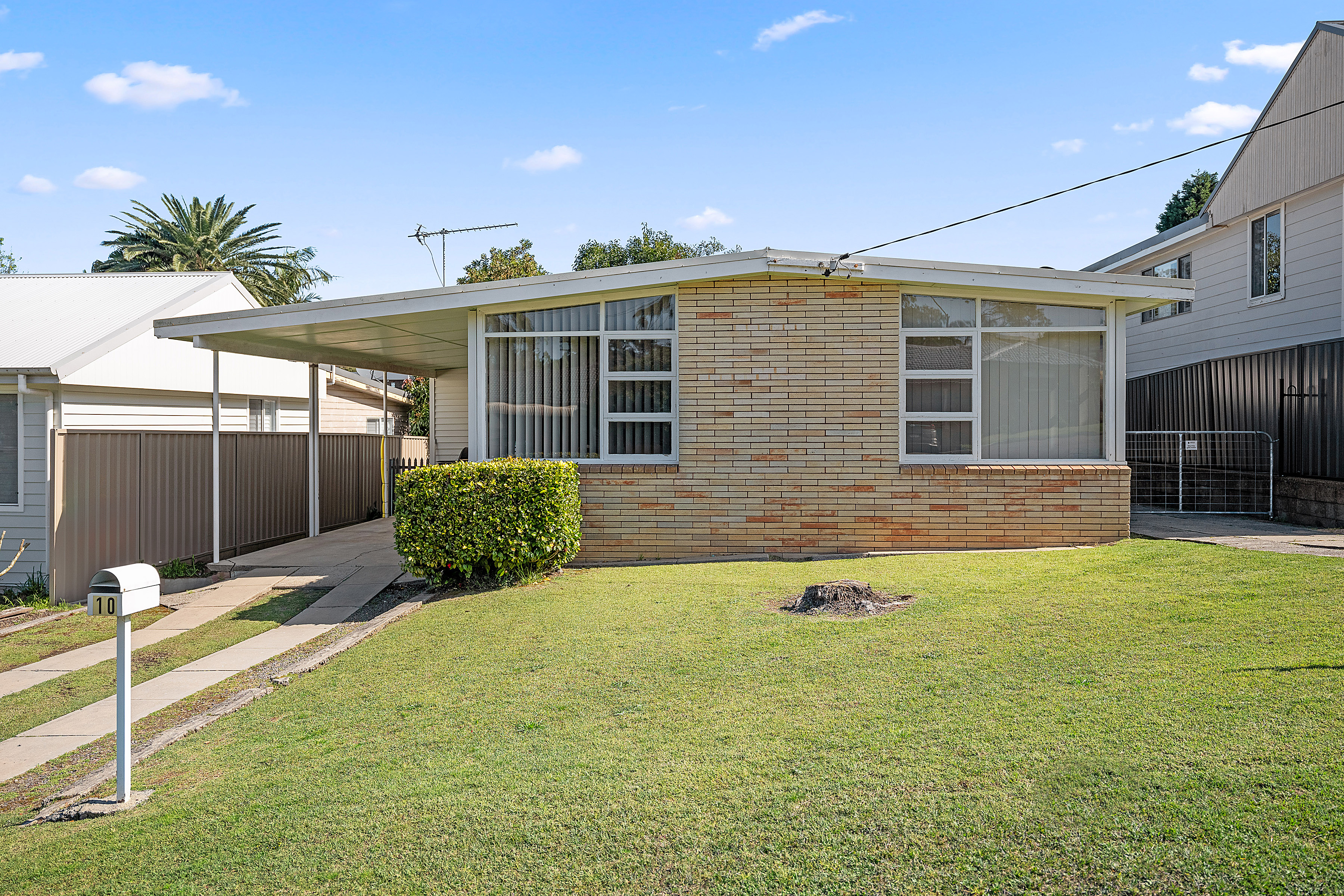 10 ROSLYN AV, CHARLESTOWN NSW 2290, 0 chambres, 0 salles de bain, House