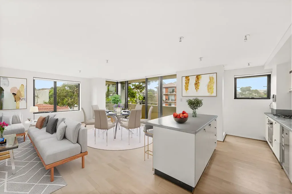 Spacious & Bright 2 Bedroom Apartment in Sought After Bronte Building