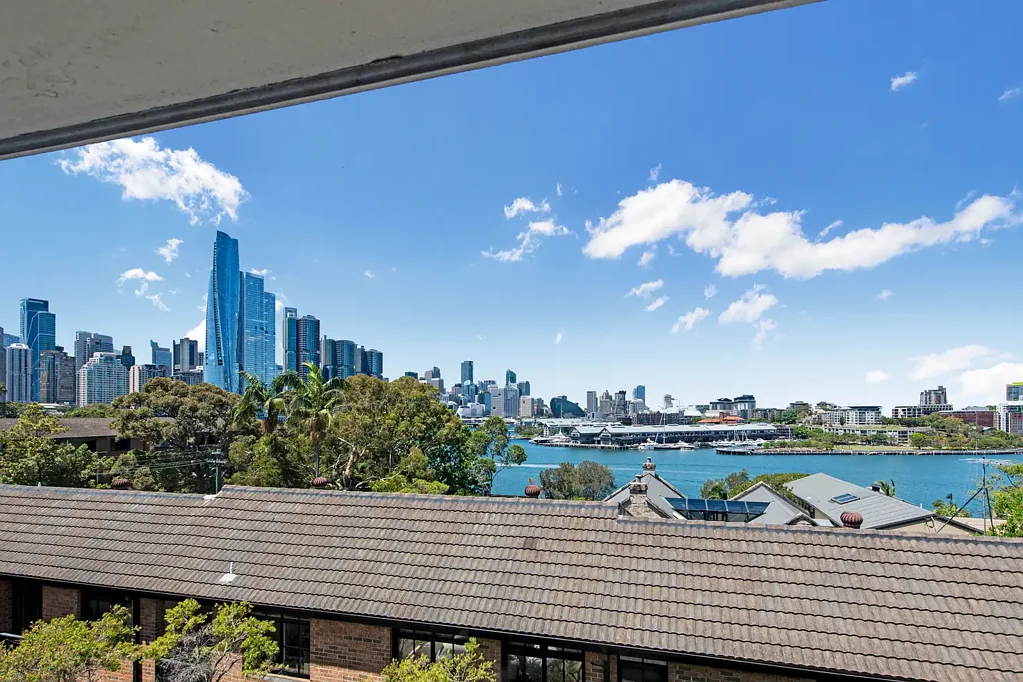 Five-minute walk to foreshore parklands and ferry