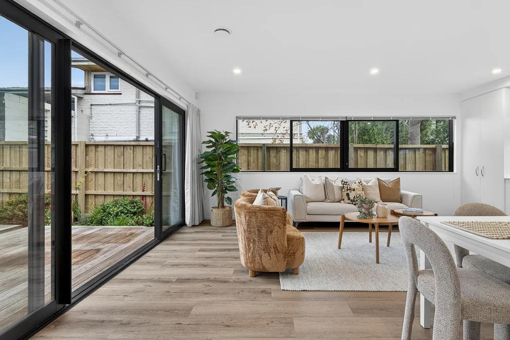 Somerfield 4房  New Build Surrounded by Character