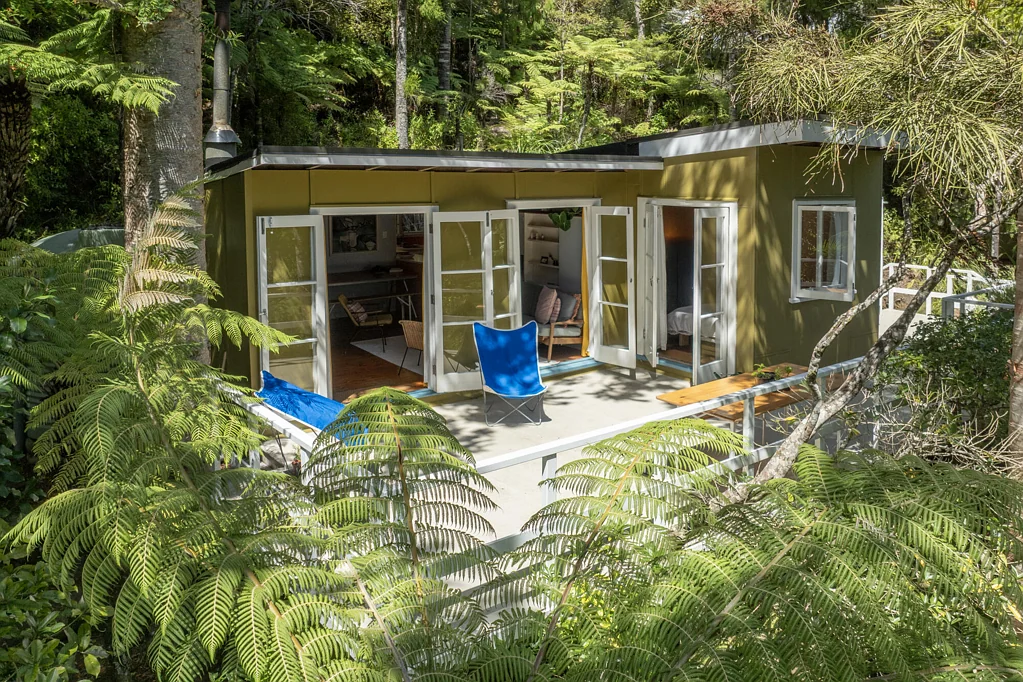 Karekare 2침실 Iconic Karekare Coastal Retreat on 2 Titles