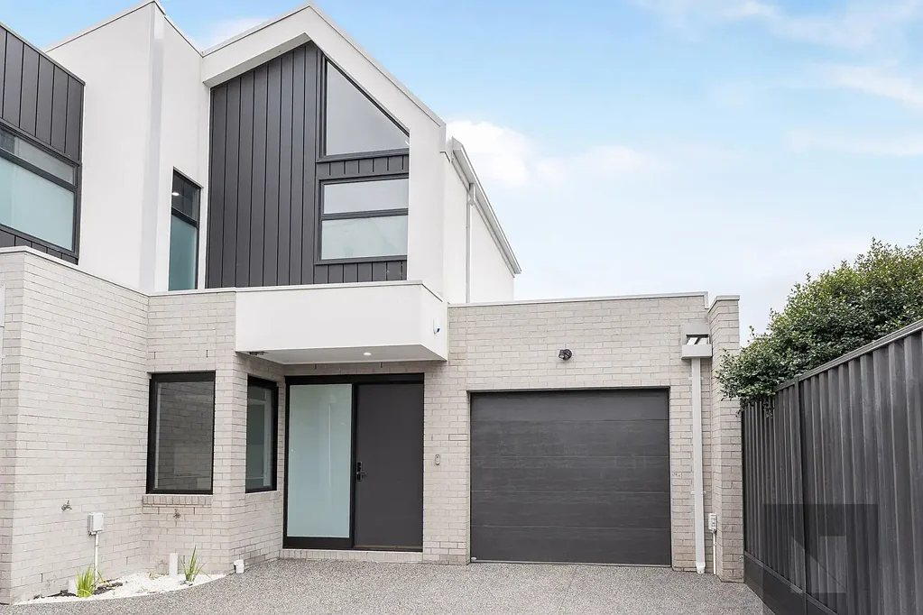 Brand New Townhouse - Heart of Yarraville !!