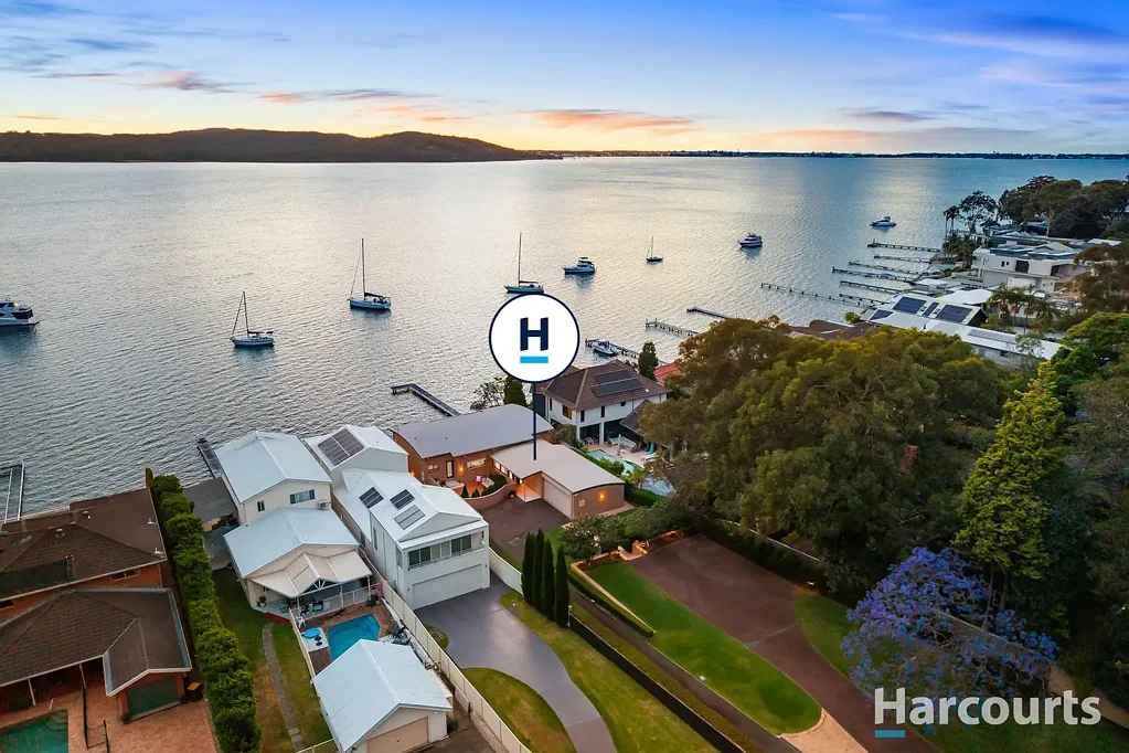 32 Skye Point Road, Coal Point, NSW 2283