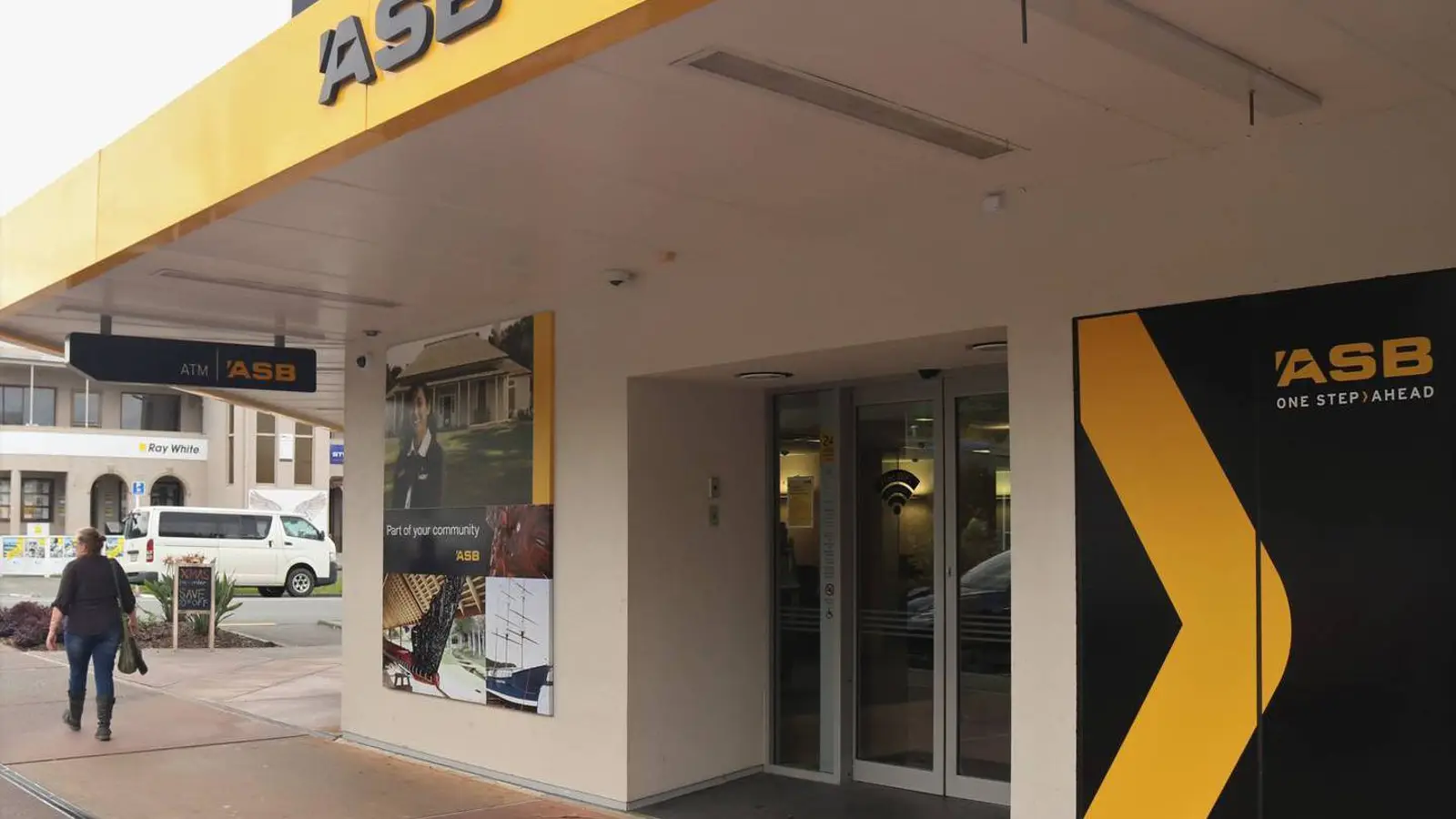 是你吗？ASB违规多收费被警告，将向客户返还近$900万！