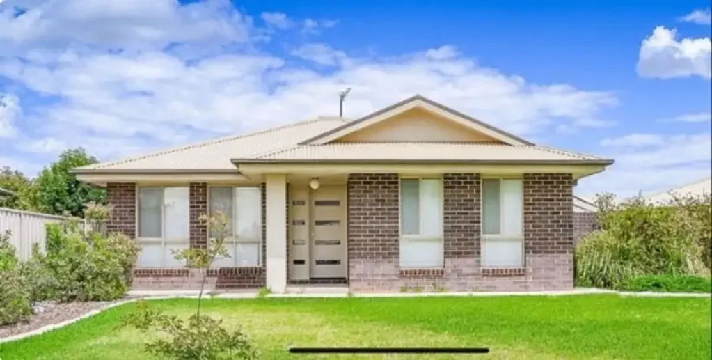 1/3 CARINYA STREET, Glenfield Park, NSW 2650