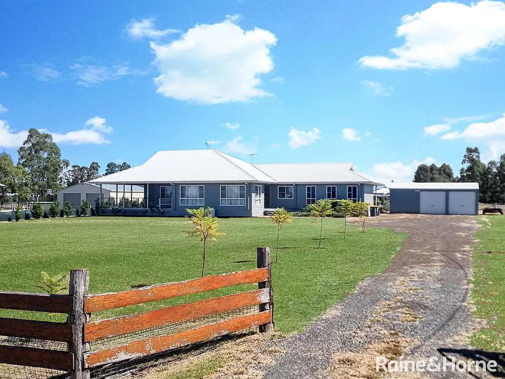 Dalby 4房  Spacious Family Home On Acrerage...