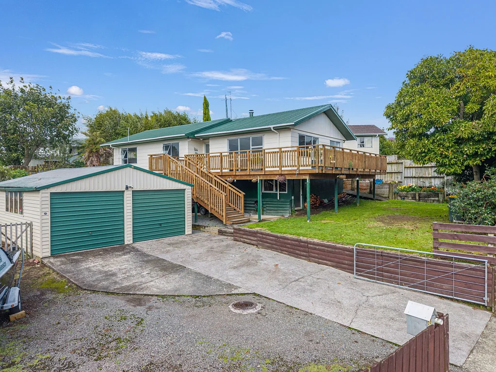Ngongotaha 3房  Elevated Living with Wraparound Deck