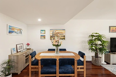 2/82 Clarence Road, Indooroopilly, QLD 4068, 3 slaapkamers, 2 badkamers, Townhouse