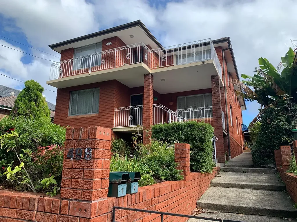Spacious & Light-Filled Living in a Prime Location