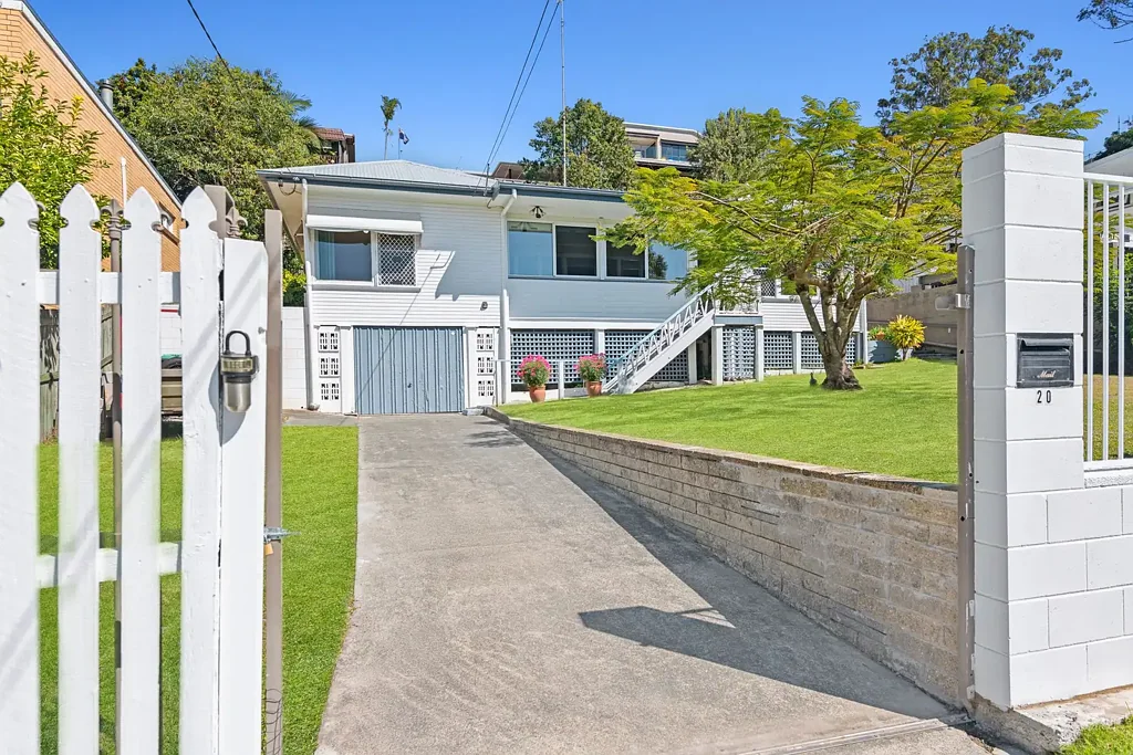 Tugun 3 Bedroom Cute Coastal Classic with Ocean Views on Biby Street