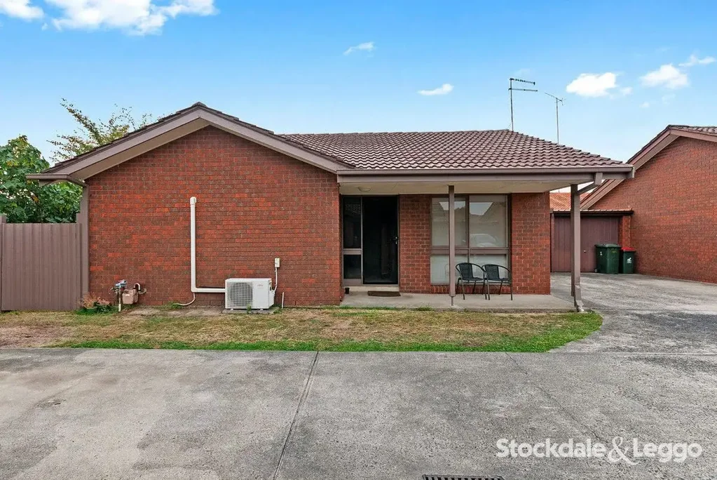 Fully Furnished Townhouse in the West End!