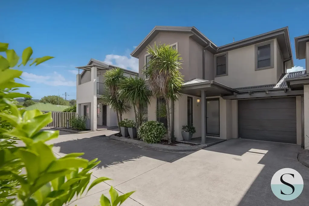 Belmont North 3 Bedroom Starting Out, Slowing Down or Investing - Enjoy Spacious Ground-Floor Living, Fabulous Indoor-Outdoor Flow & a Large North-Facing Courtyard