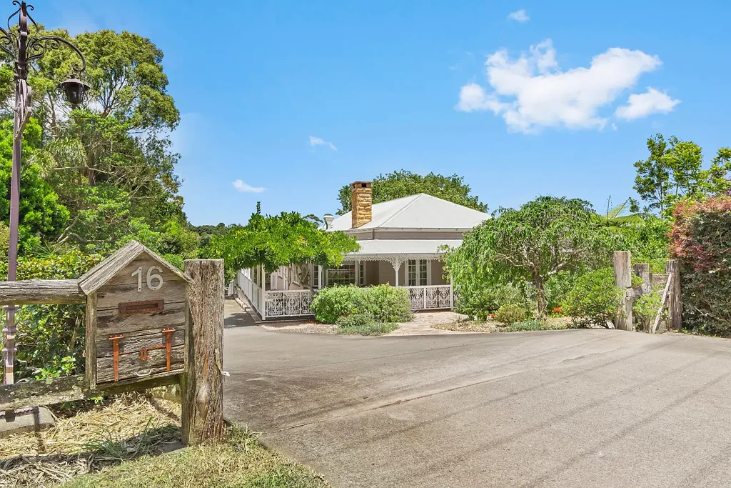 Tamborine Mountain 3ห้องนอน EXPANSIVE QUEENSLANDER WITH HERITAGE APPEAL & LIFESTYLE OPPORTUNITY