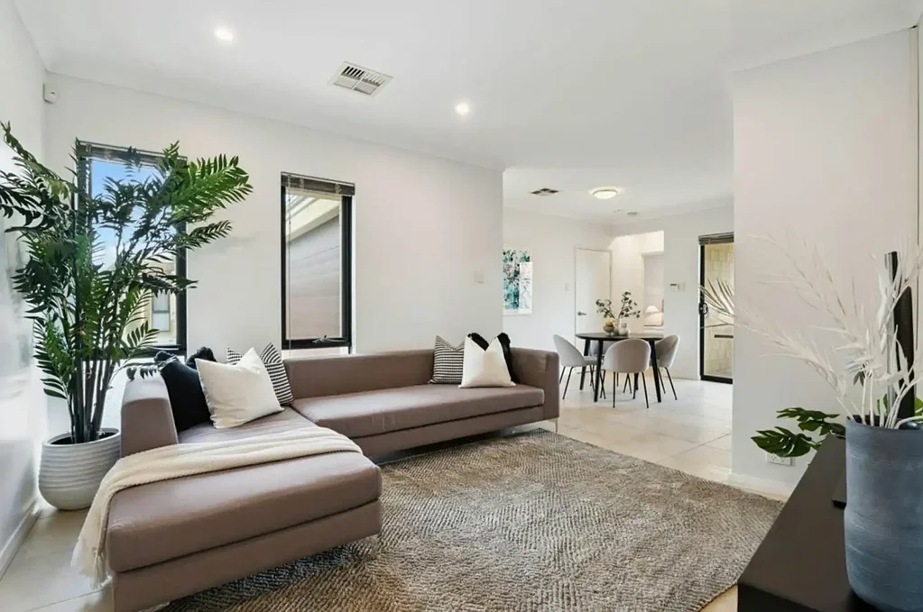 Stylish Rear Villa Offering Comfort and Convenience