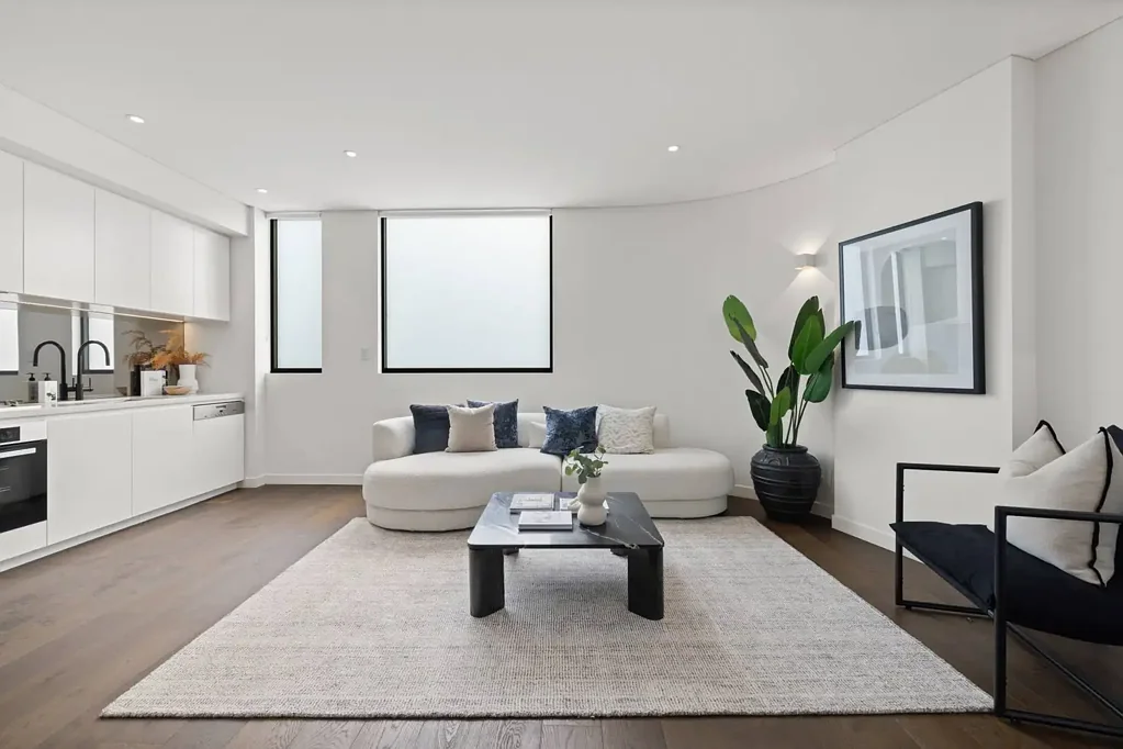 LUXURIOUS APARTMENT LIVING