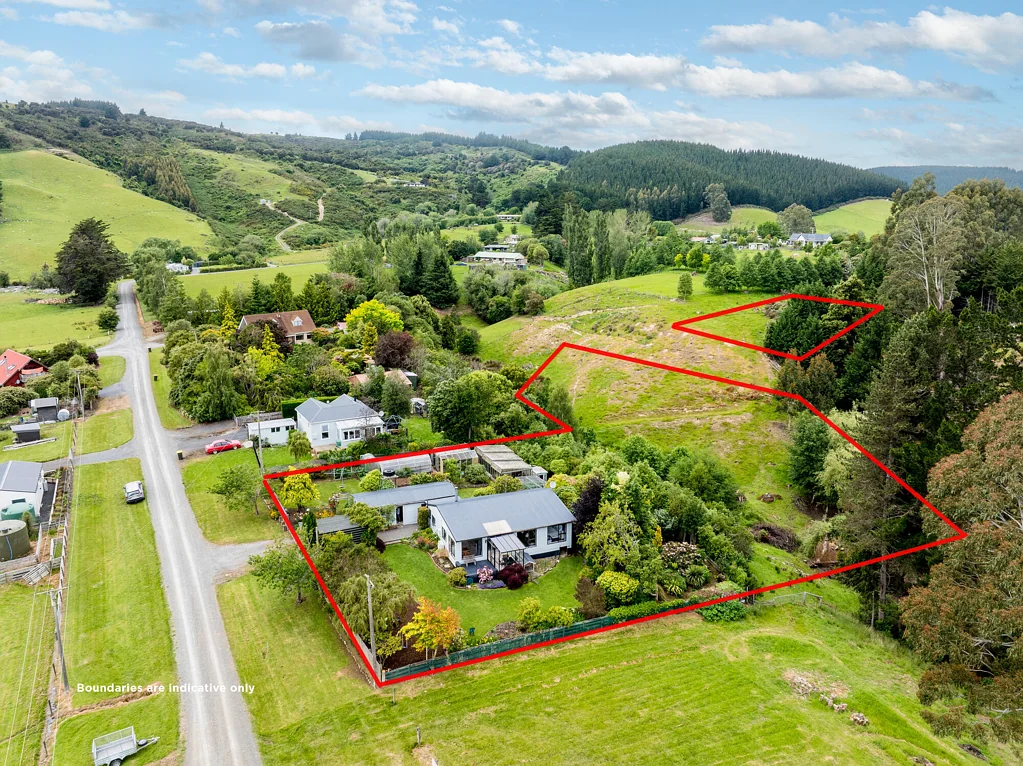 Waihola 2房  Self-sufficient lifestyle home with lake views