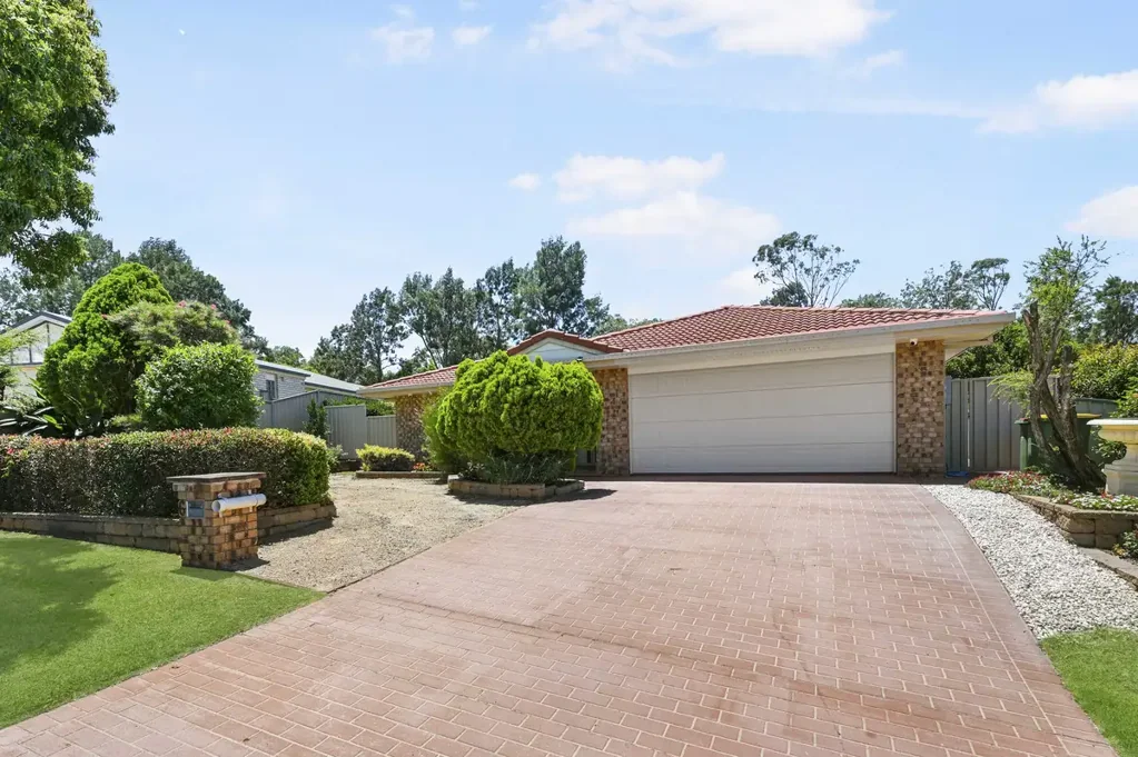 6 Sundowner Street, Wilsonton, QLD 4350