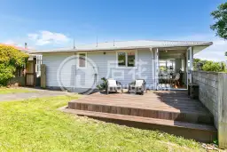 6 Brooker Grove, Newlands