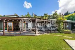 505 Scenic Drive, Waiatarua